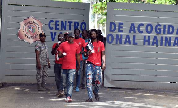 Repatrian haitianos revoltosos