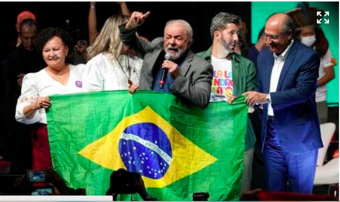 El expresidente brasileño Luiz Inácio Lula da Silva fue confirmado el jueves como candidato presidencial