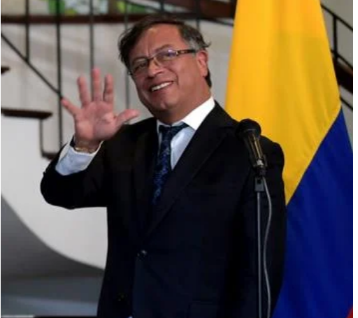El presidente electo de Colombia, Gustavo Petro, dejó el viernes en manos de Cuba la decisión de mantenerse como anfitrión de los diálogos de paz